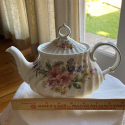 Royal Doulton Tea Pot (Made In England)
