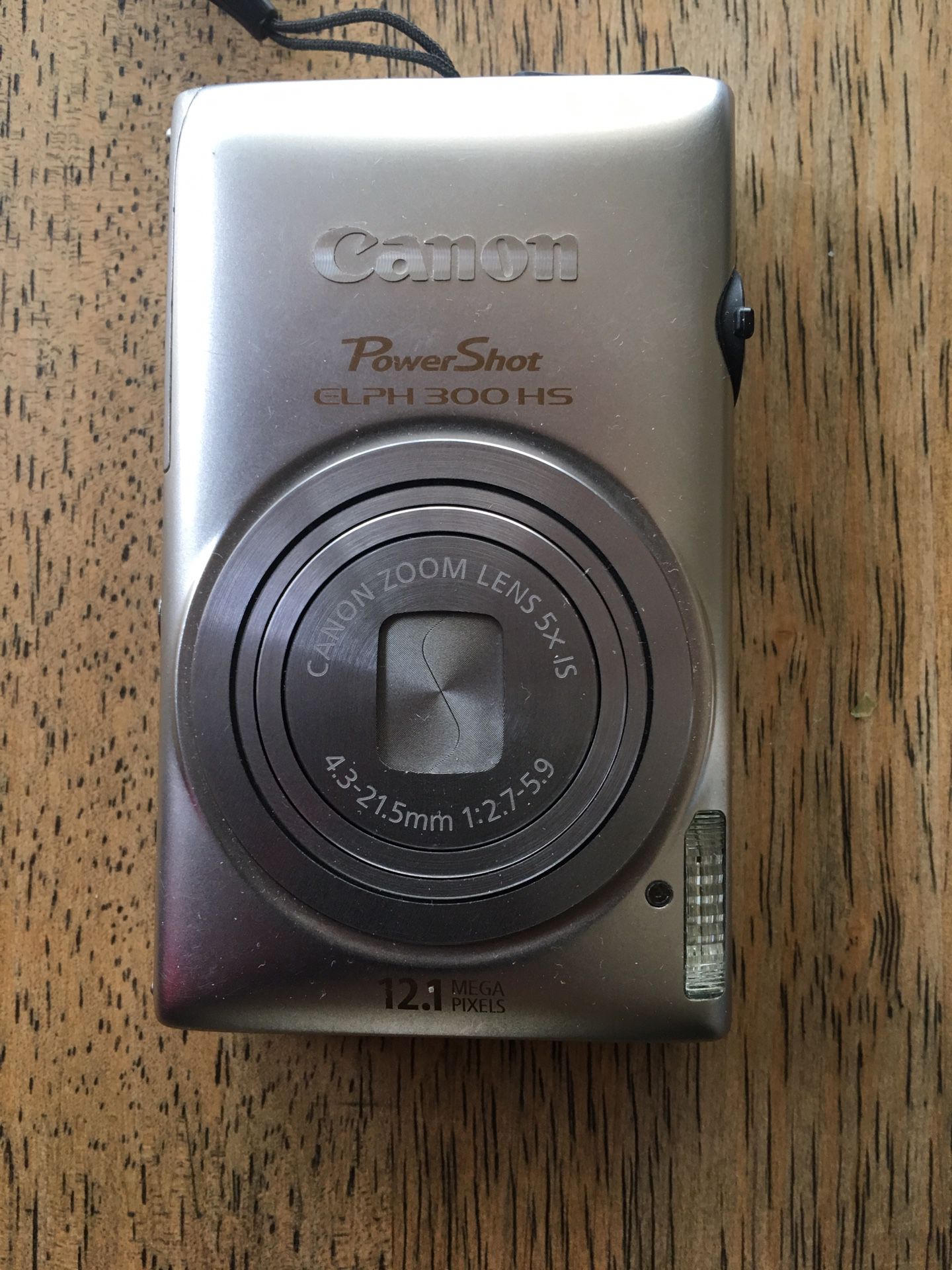 Canon Elph 300 digital camera bundle