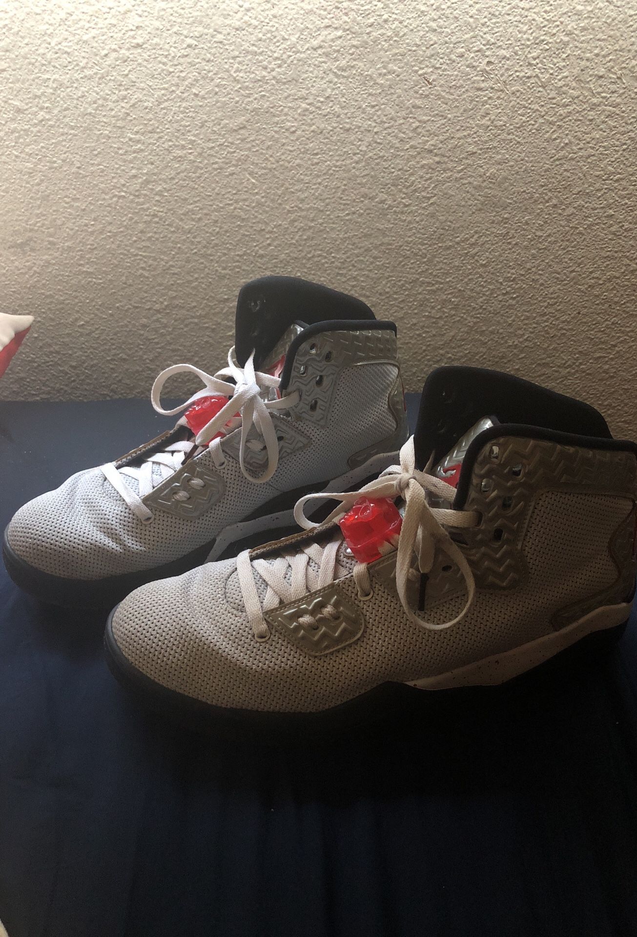 Jordan spike 40 size 13