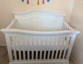 Wooden crib for Sale