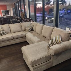 NEW SECTIONAL SOFA SET 