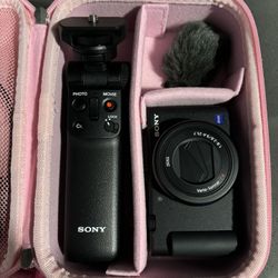 Sony ZV1 Vlogging Camera + Kit + Case