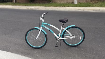 The Realm Shorebreaker Beach Cruiser with 16 frame 26” x 2.215 tires 