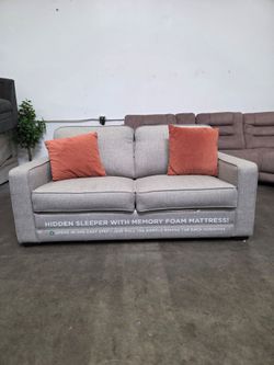 Loveseat with pullout bed-Free Delivery‼️