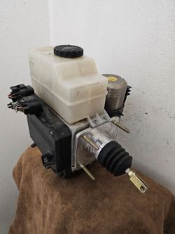 2000.2001.2002 lexus lx470 abs unit (hole in resvoir)