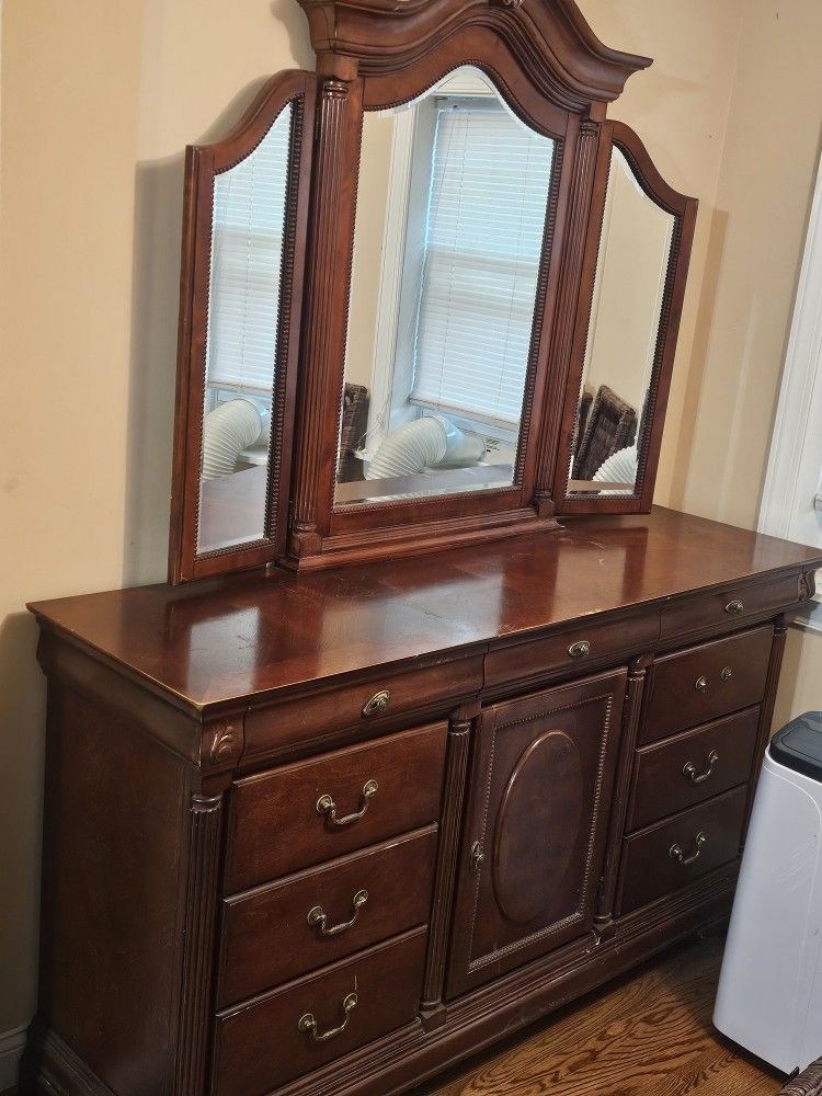 Elegant Vintage Wood Dresser with Mirror