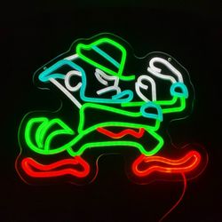 NOTRE DAME LED LIGHT SIGN.  14" X 12".  6 FT. USB CORD.  DIMMER SWITCH.  NEW.  PICKUP ONLY.