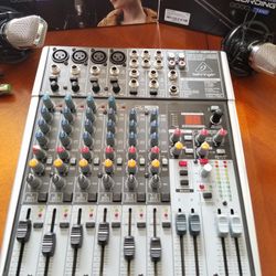 Behringer Xenyx X1204USB Mixer With USB And Effects 