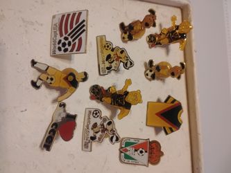 Soccer pins vintage
