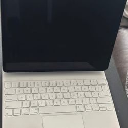 Ipad Air 13” Smart key board and pencil 