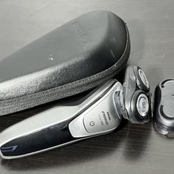 PHILIPS NORELCO S5675 Series 5000...chargeable with charger 