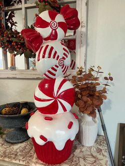 Giant stacked peppermint candy on cupcake by Martha stewart  - NWT
