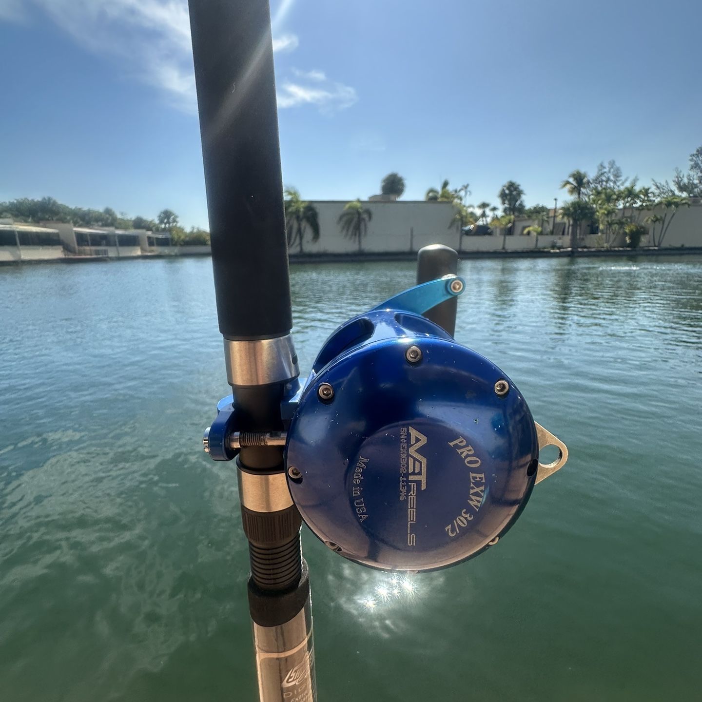 avet fishing pole Conventional Rod & Reel Combo Reel Play Rentals Large comfortable ergonomically angled handle knob Why the Avet Raptor Plus