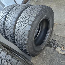 4 used tires Lt275 70r18 Bfgoodrich K02 $280.00