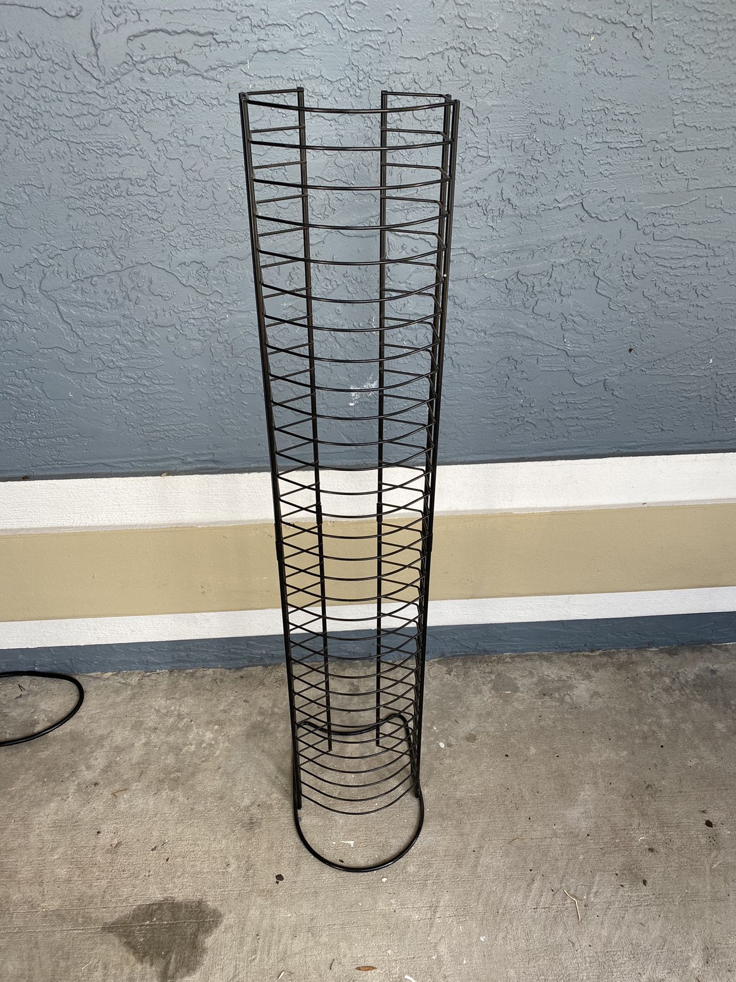 Metal dvd / cd rack