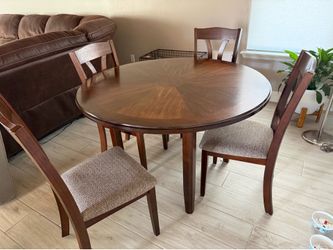 Wood table w/ 4 chairs