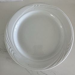 8 White ceramic dinner plates