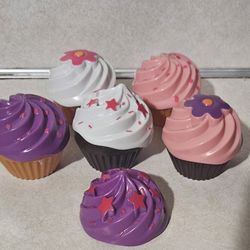 11 PIECE STRICTLY FANCY TOY CUPCAKE SET