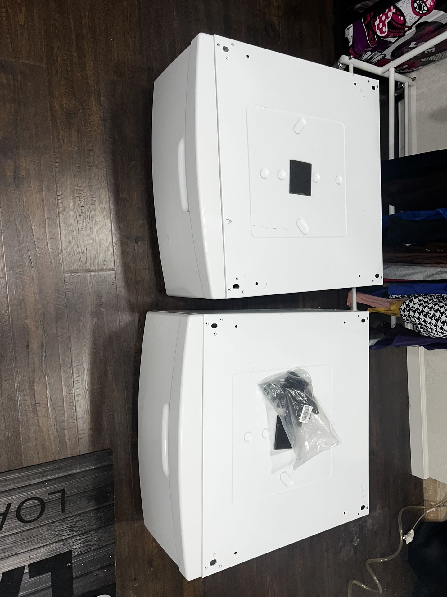 samsung WE357A7W/XAA 15-Inch Pedestal With Storage Drawer White