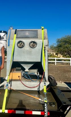 Sand blaster cabinet