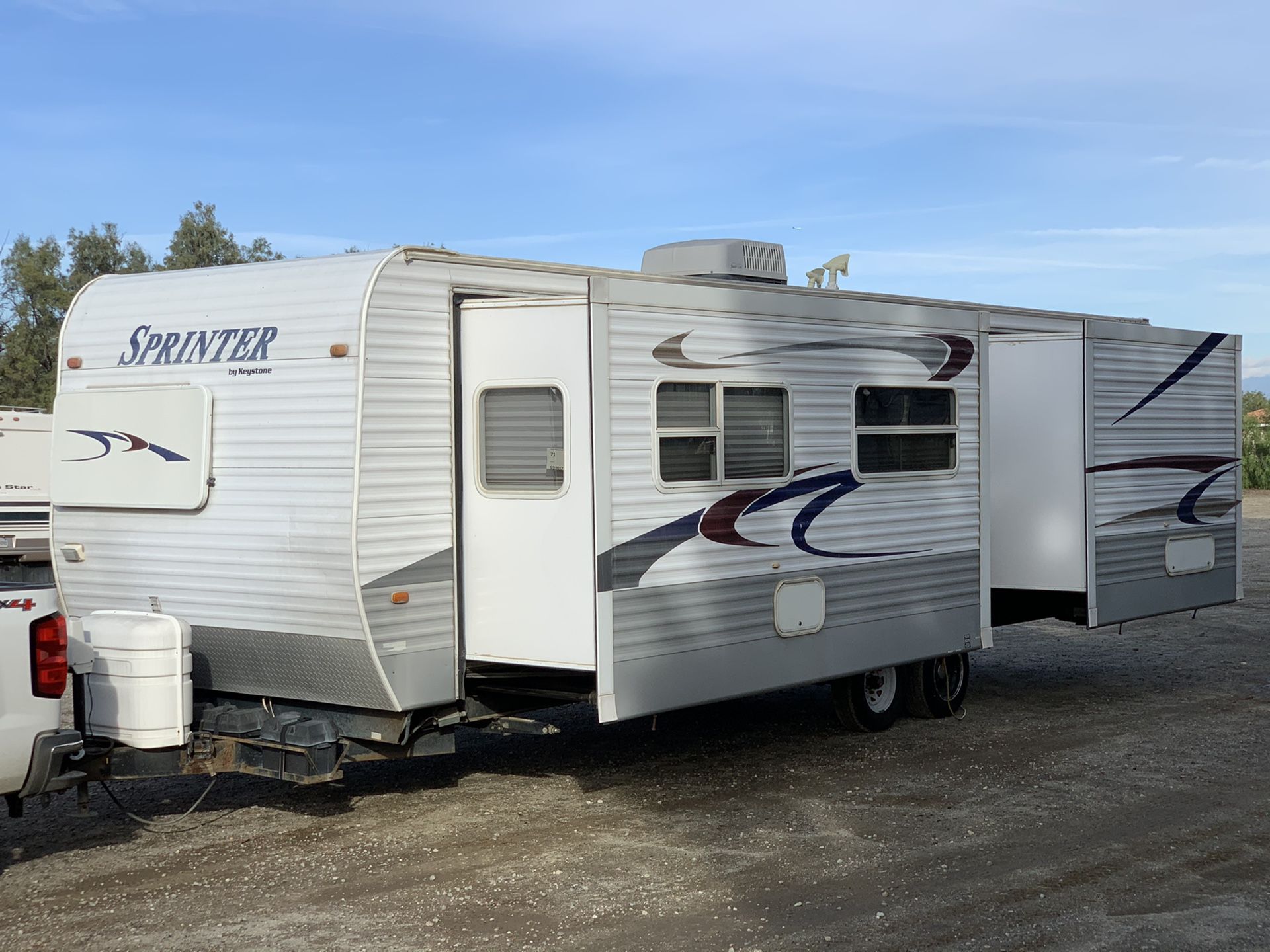 2005 Sprinter Travel Trailer 33 FT. W/ 2 Slide Outs