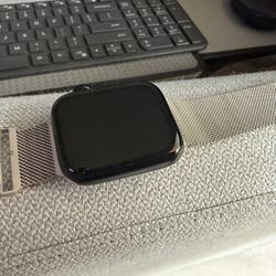 Apple Watch SE 2nd gen 44mm • 32.0GB • Midnight Aluminum Midnight M/L