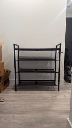 Entryway shoe rack
