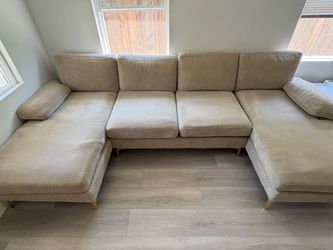 Modern U-Shaped couch in great condition