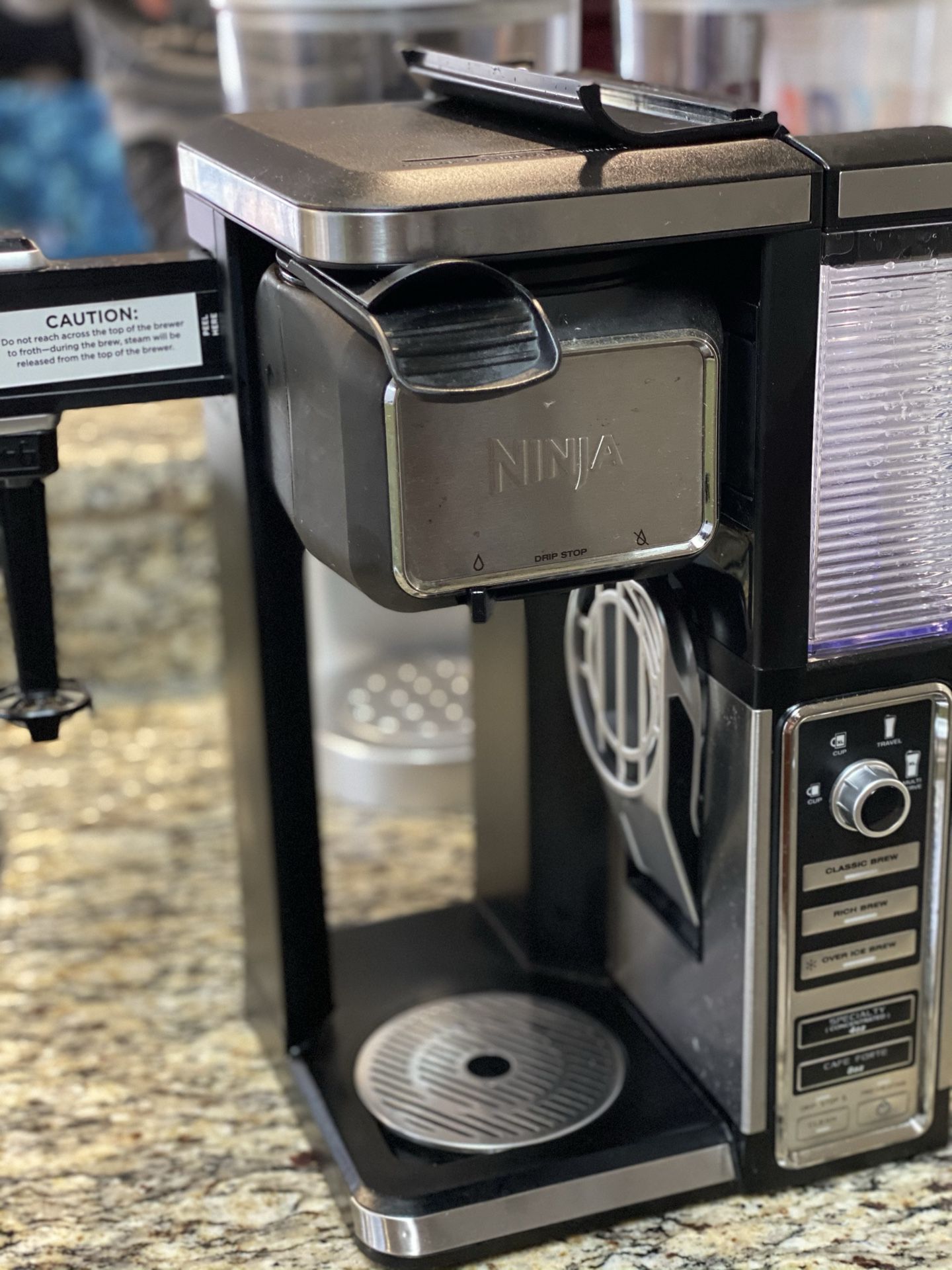Ninja Single-serve, Pod-free Coffee Maker Bar With Hot And Iced Coffee w/Built-in Milk Frother