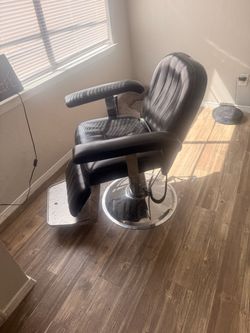Black Hydraulic Barber Chair