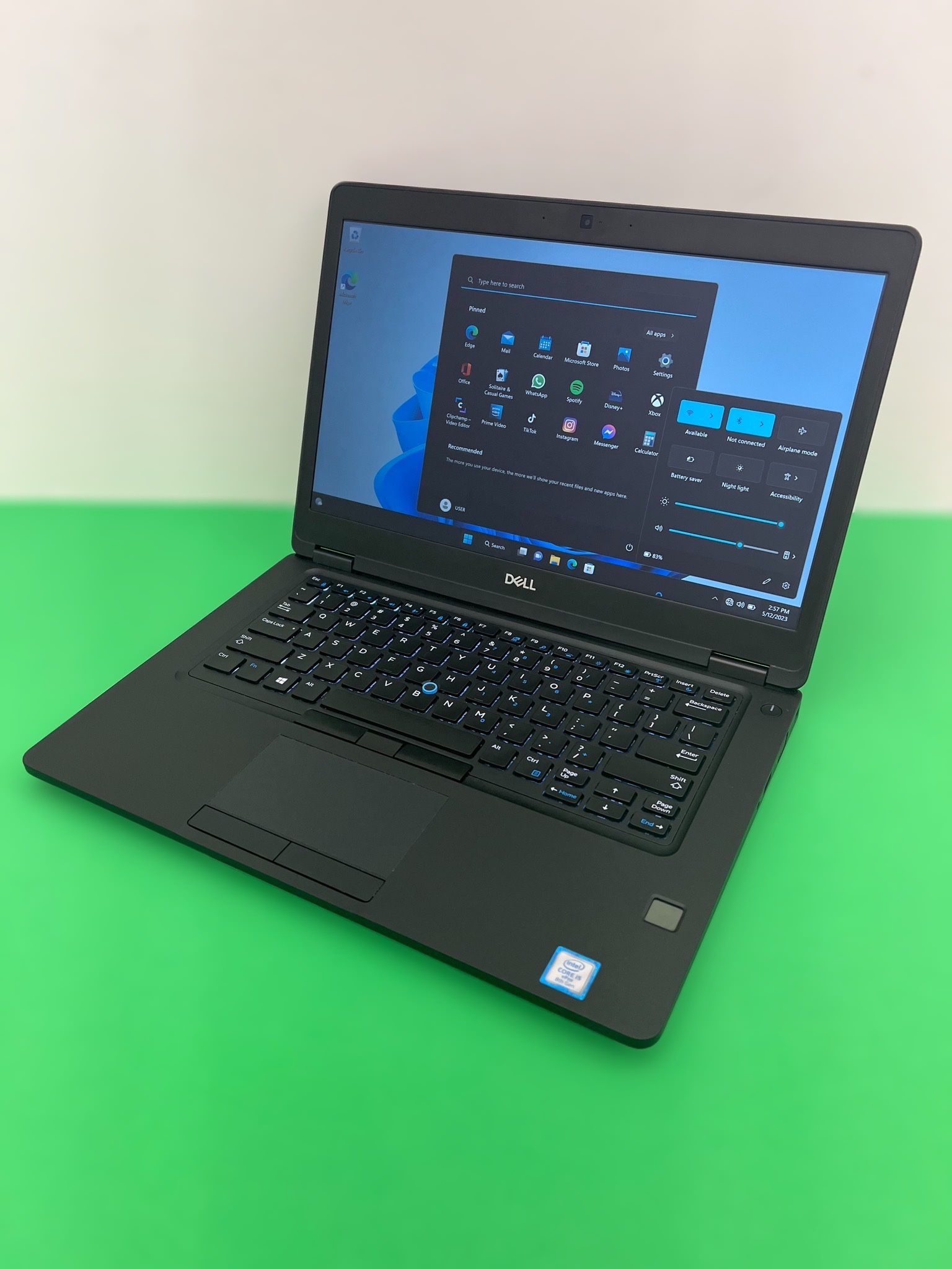 Dell i5 vPro 8th Quad Core Full HD Touchscreen laptop / Windows 11 Pro / SSD 256GB / RAM 8GB / Camera / HDMI / USB C / Bluetooth / Charger / Backlit