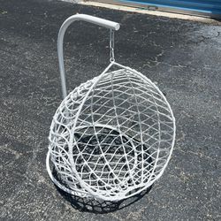 29” Miniature Cat Hanging Egg Pod Pet Chair! Great condition! Opening is 18in