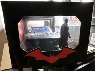 Batman and Batmobile 1:18 scale die cast vehicle with lights, NEW!