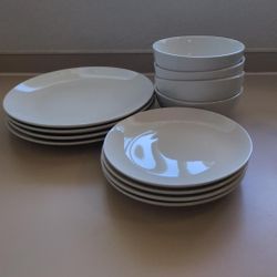 12-Piece White Dinnerware Set – Like New
