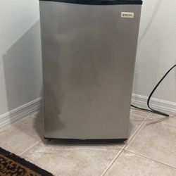 Magic Chef Mini Fridge