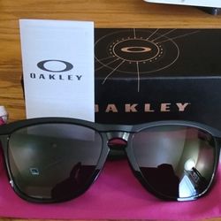 Brand New Oakley Frogskins Sunglasses 