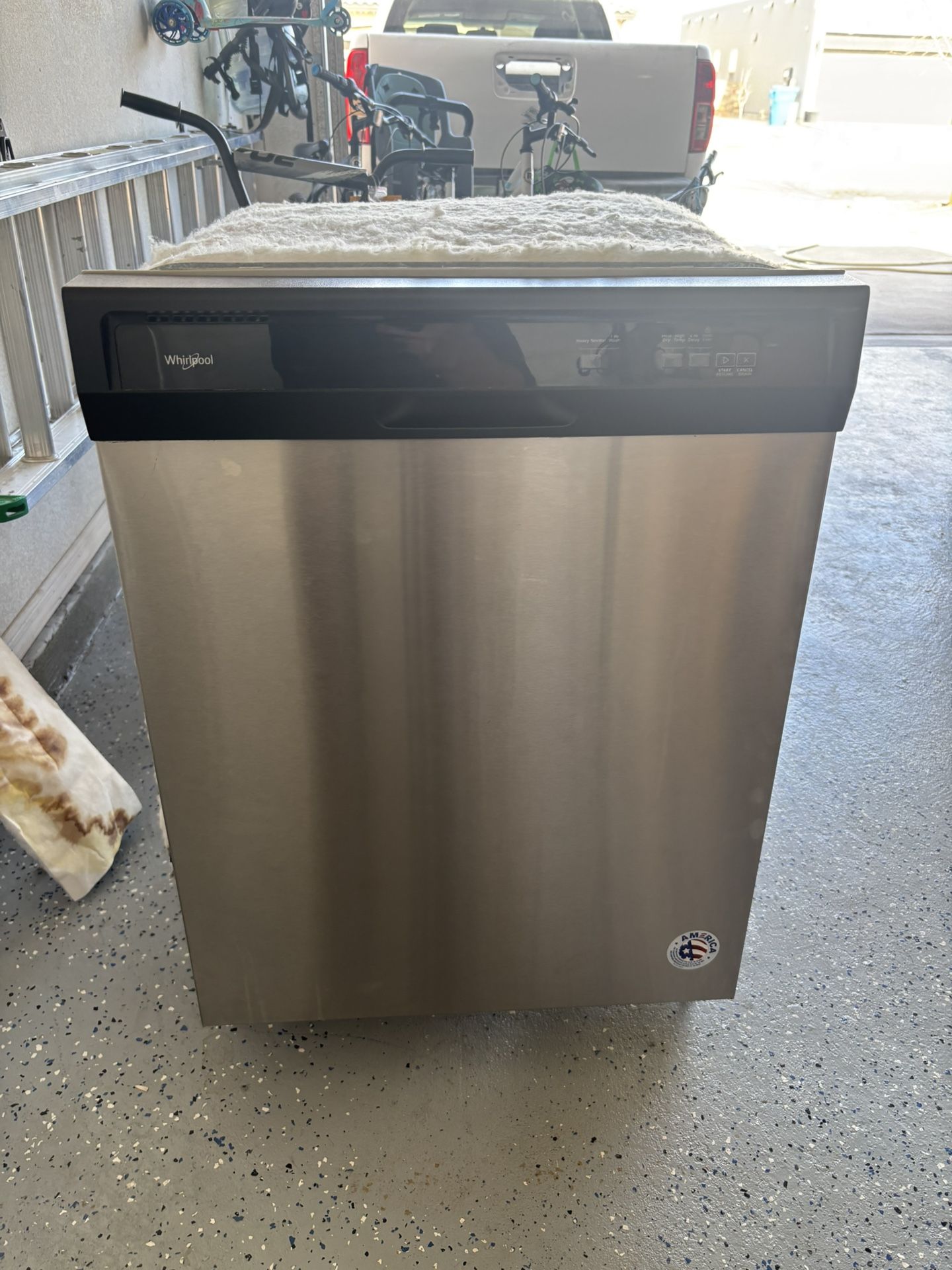 Whirlpool 24 in. Front Built-In Tall Tub Dishwasher in Stainless Steel with 3-Cycles