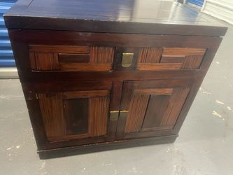 Accent cabinet/credenza
