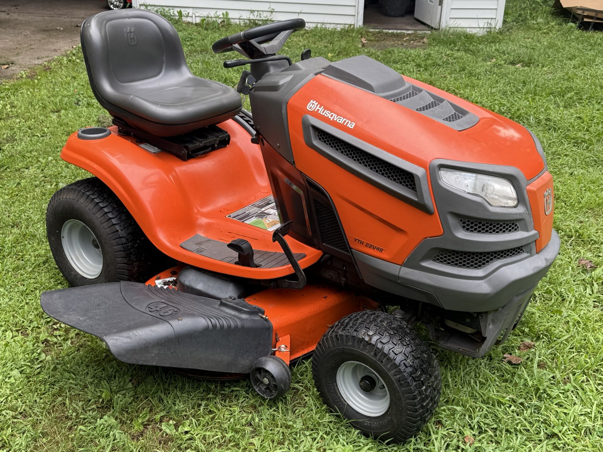 2019 Husquvarna Yth22v46 Lawn Mover Tractor