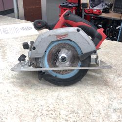 Milwaukee 2630-20 M18 18V Cordless 6-1/2” Circular Saw ***TOOL ONLY***