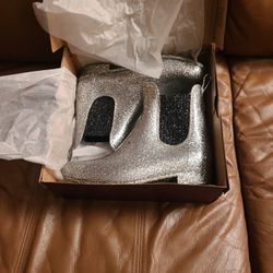 New Skechers Silver Rain Boots Size 7