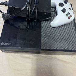 Xbox One 500GB Console With Controller