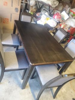 6 chair dining table in grate condition chairs in really good condition cushions like new