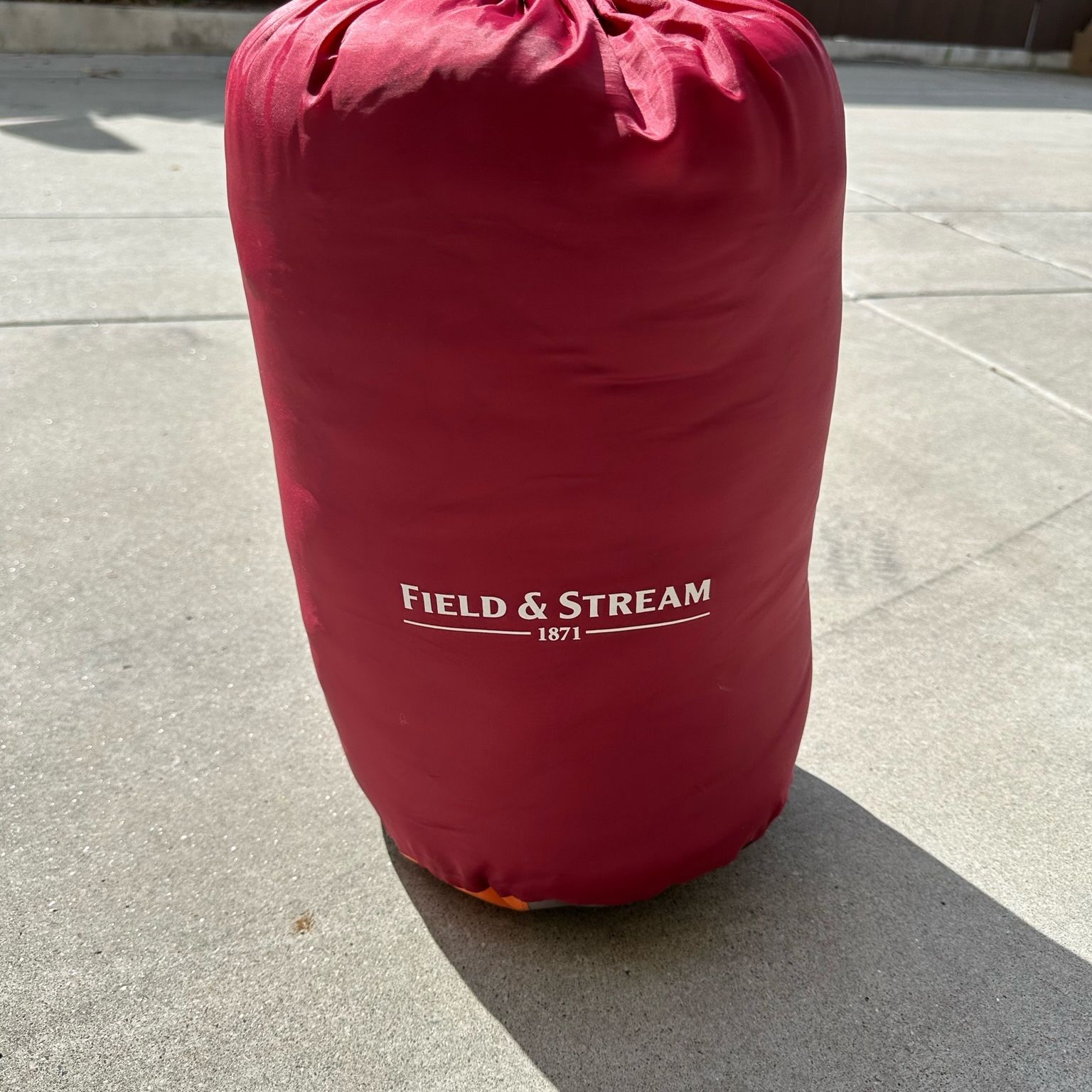 Field and top stream sleeping bag