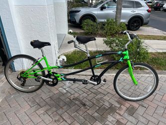 Tandem bicycle (Northwood)