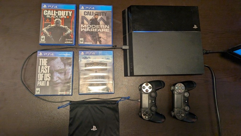 PlayStation 4 (PS4), Two Controllers, Four Games