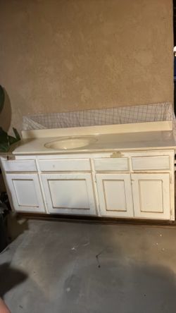 Bathroom sink excellent condition $65 obo