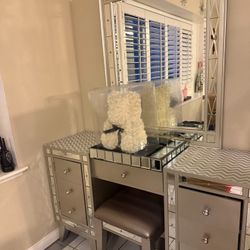 💕 Mirror Vanity With Stool 🎉