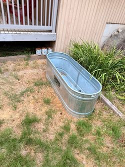 Behlen Country 226 Galvanized Round End Tank 169 gal.