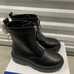 Women Boots Size 7 New 